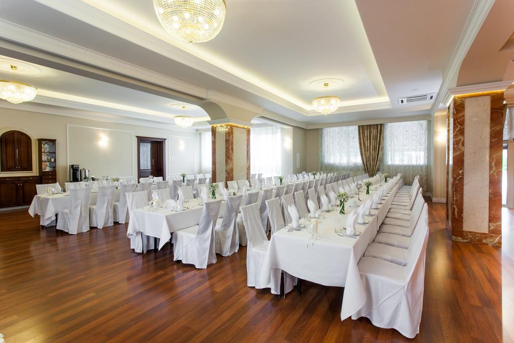 Hotel Panorama Ostrowiec Świętokrzyski Εξωτερικό φωτογραφία
