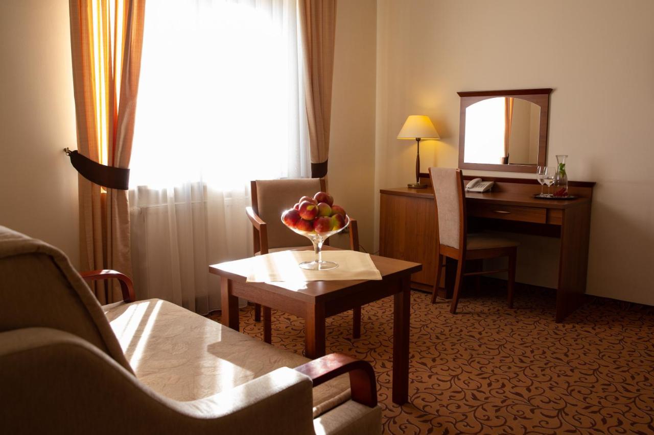 Hotel Panorama Ostrowiec Świętokrzyski Εξωτερικό φωτογραφία